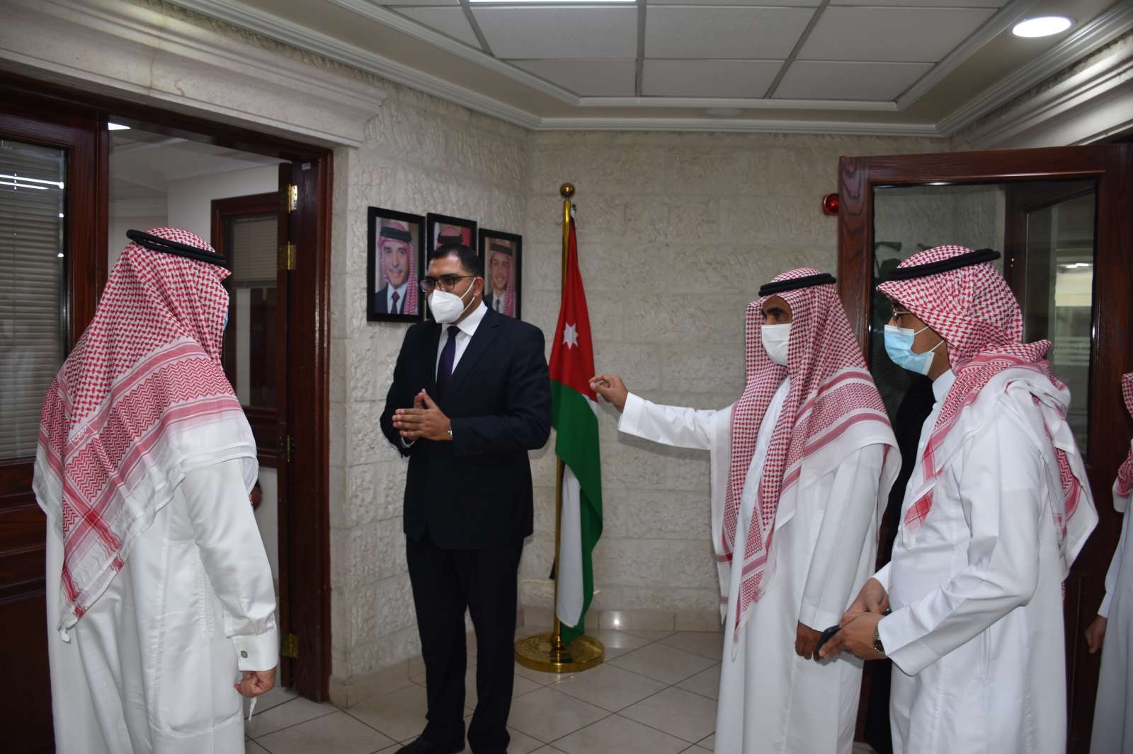 زيارة كريمة من سعادة السفير السعودي نايف السديري