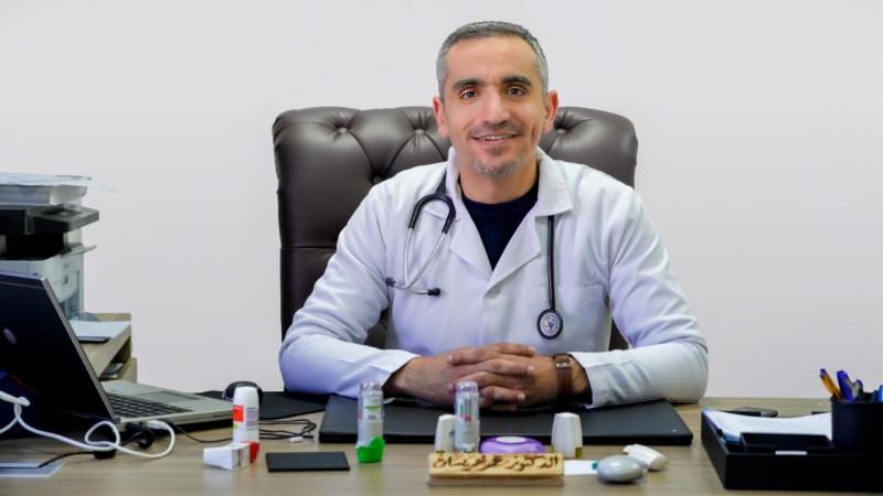 الدكتور عمر خريسات 